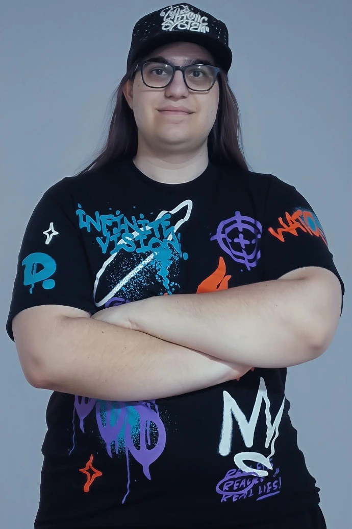 camille bilardo de face bras croisé